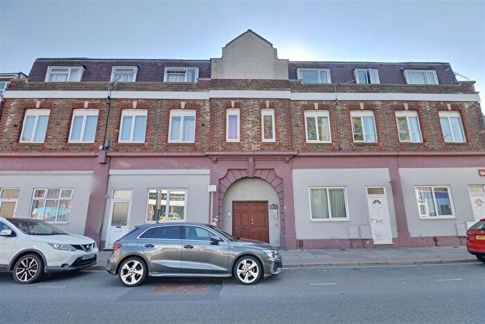 3 Bedroom Flat For Sale In Fratton Road, Portsmouth, PO1