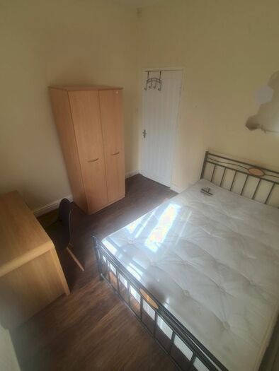 8 Bedroom Terraced House To Rent In Harlaxton Drive, Nottingham, NG7