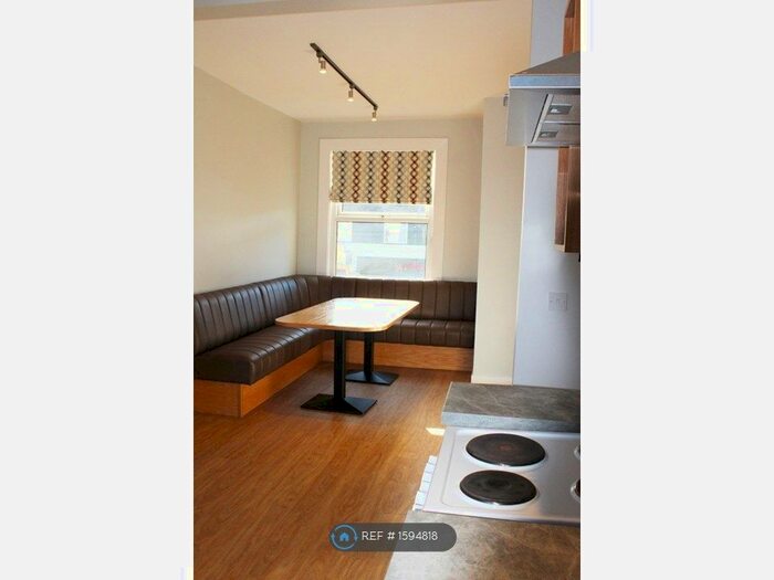 5 Bedroom Flat To Rent In Hawks Road, Kingston Upon Thames, KT1