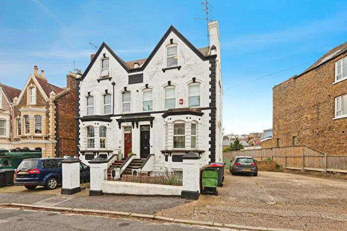 1 Bedroom Flat For Sale In Vale Road, Ramsgate, Kent, CT11