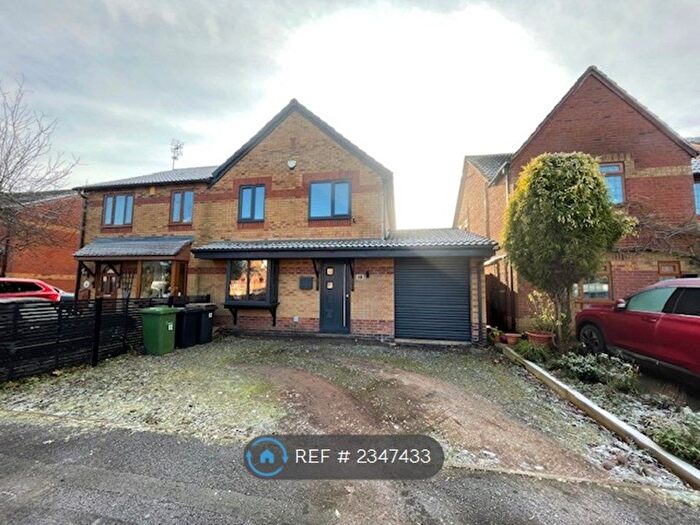 3 Bedroom Semi-Detached House To Rent In The Lawns, Bedworth, CV12