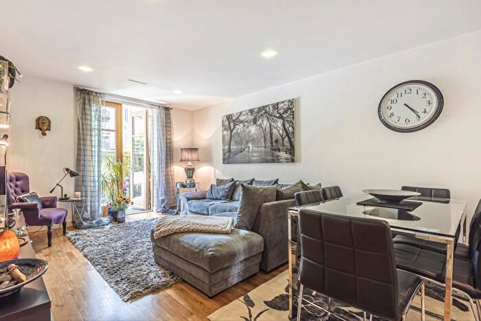 2 Bedroom Flat To Rent In Holloway Road, Highbury, London, N7