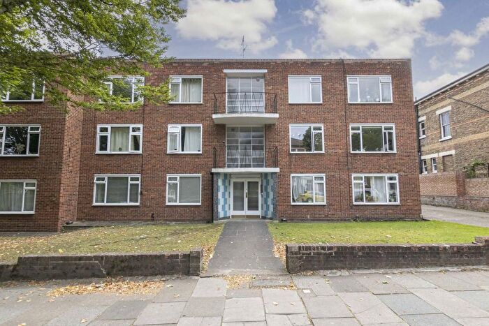 2 Bedroom Flat To Rent In Mount Avenue, London, W5