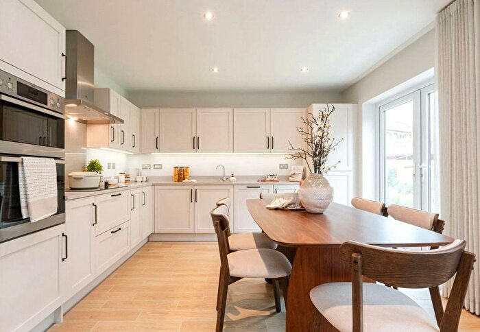 4 Bedroom Detached House For Sale In Kempshott Hill, Kempshott, Basingstoke, RG23