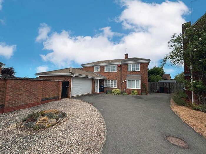 5 Bedroom Detached House For Sale In Wisley Close, East Hunsbury, Northampton, NN4