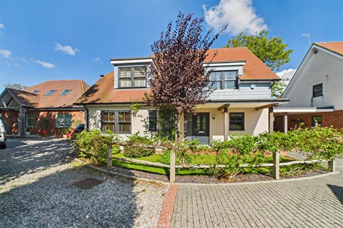 4 Bedroom Detached House For Sale In Hunston, Chichester, PO20