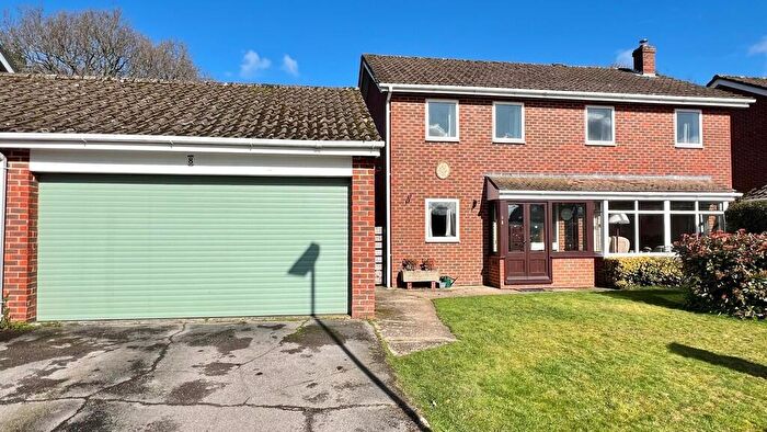 4 Bedroom Detached House For Sale In Herne Farm, Petersfield, Hampshire, GU31