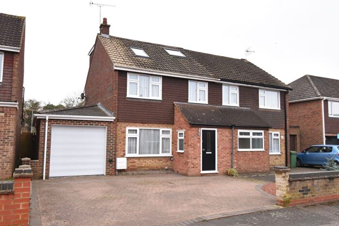 4 Bedroom Semi-Detached House For Sale In Robins Close, Lenham, ME17