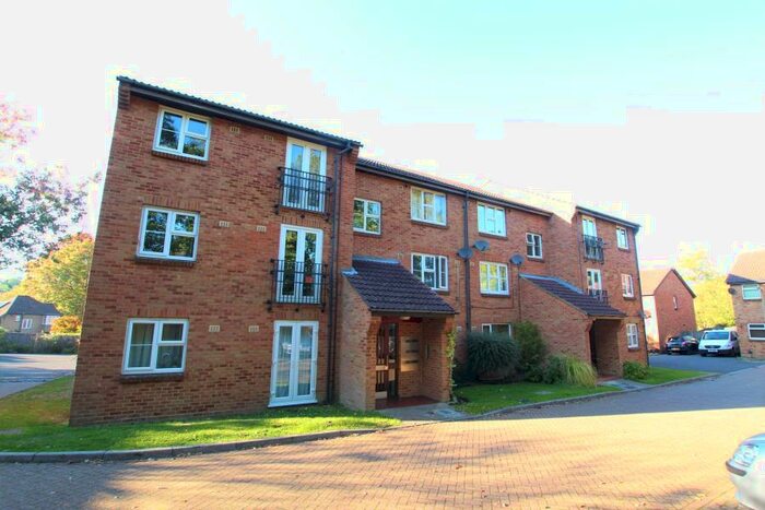 2 Bedroom Flat To Rent In Woking, GU22