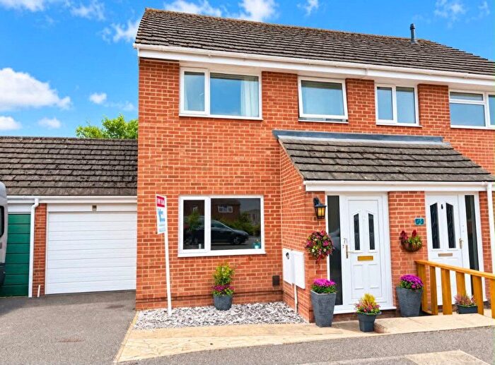 3 Bedroom Semi Detached House For Sale In Grindle Close, Thatcham, RG18