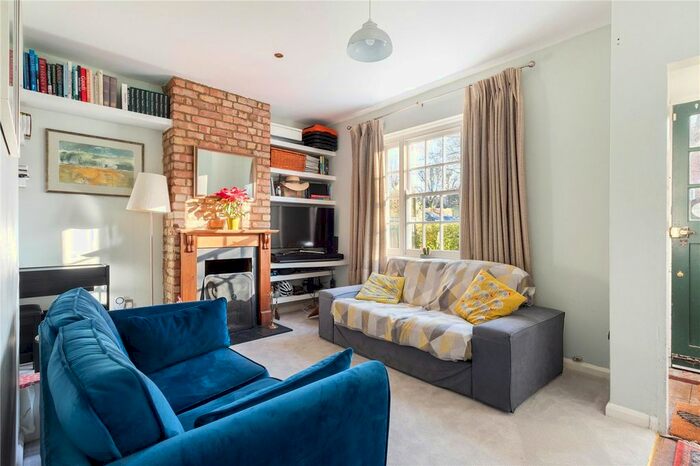 2 Bedroom Terraced House To Rent In Laneway, London, SW15