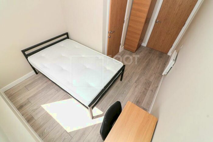 Flat To Rent In Colonnade House, Sunbridge Road, BD1