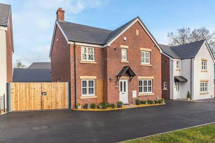5 Bedroom Detached House For Sale In Lark Gardens, Clehonger, HR2