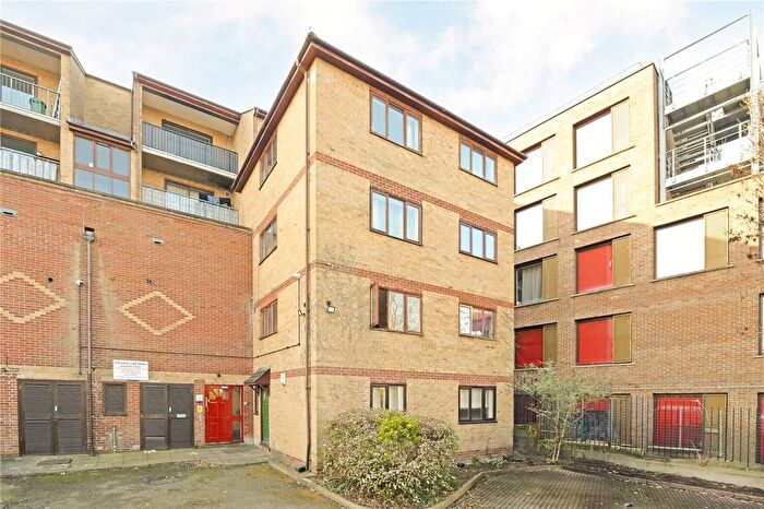 2 Bedroom Flat To Rent In Crossleigh Court, B New Cross Road, London, SE14