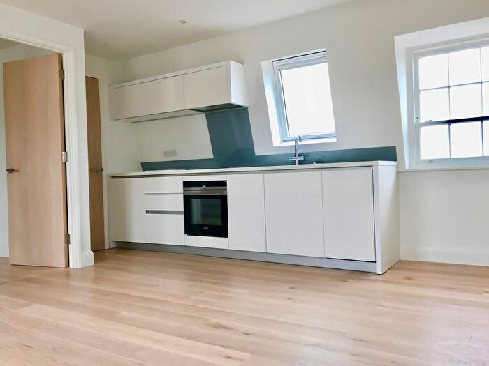 1 Bedroom Flat To Rent In King George's Walk, High Street, Esher, Surrey, KT10