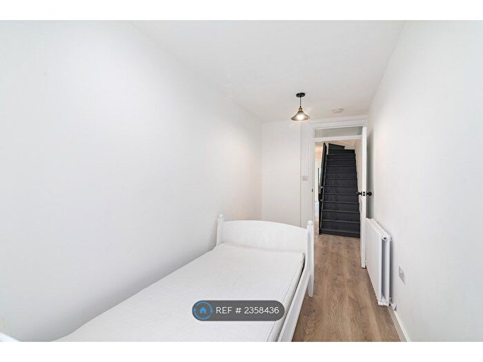 3 Bedroom Flat To Rent In Iverson Road, London, NW6