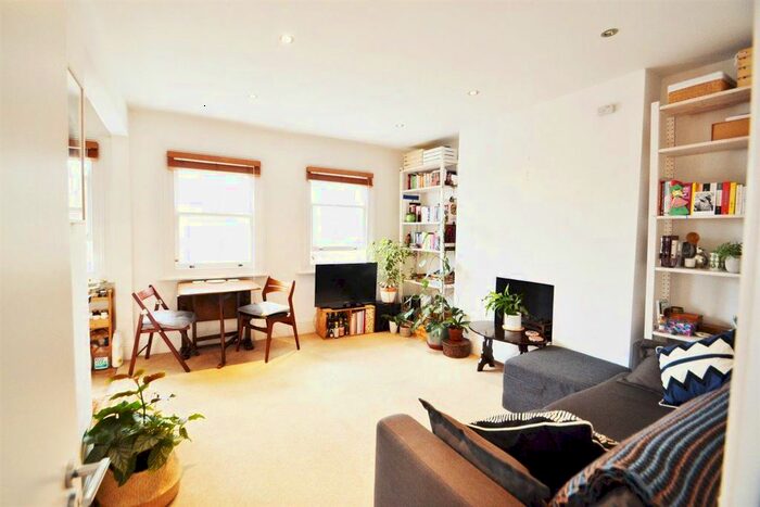 1 Bedroom Flat To Rent In Rosslyn Hill, London, NW3