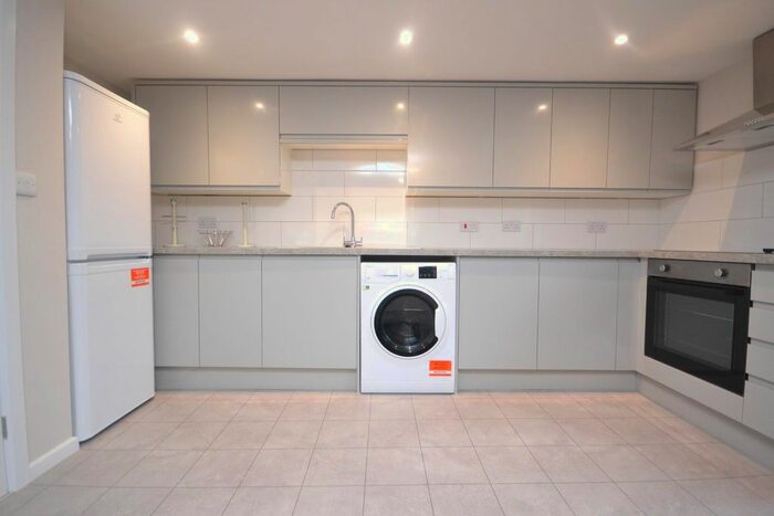 1 Bedroom Flat To Rent In Erleigh Road, Reading, Berkshire, RG1