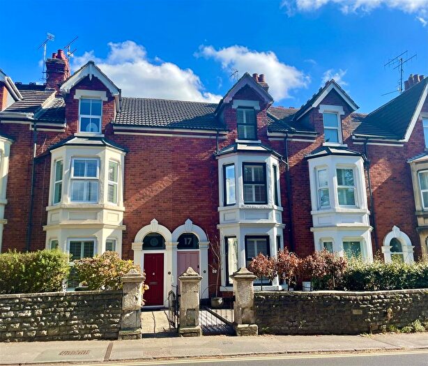 4 Bedroom Terraced House For Sale In Croft Road, Swindon, SN1