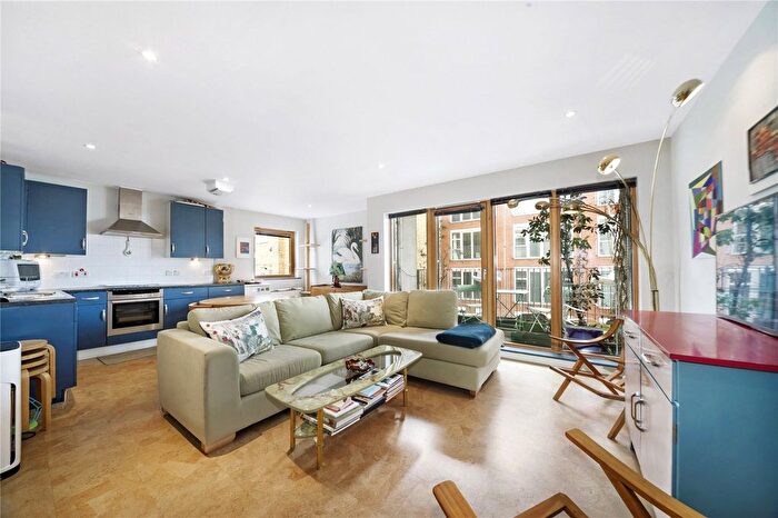 2 Bedroom Flat For Sale In Ermine Mews, Laburnum Street, London, E2
