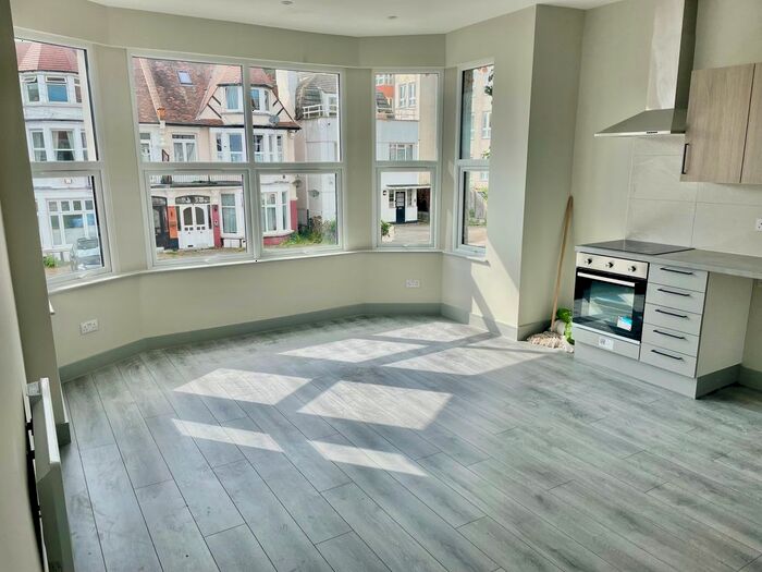 1 Bedroom Flat To Rent In Cobham Road, Westcliff-On-Sea, SS0