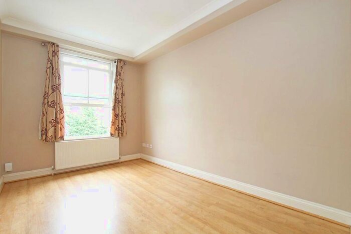 2 Bedroom Flat To Rent In Golborne Road, London, W10