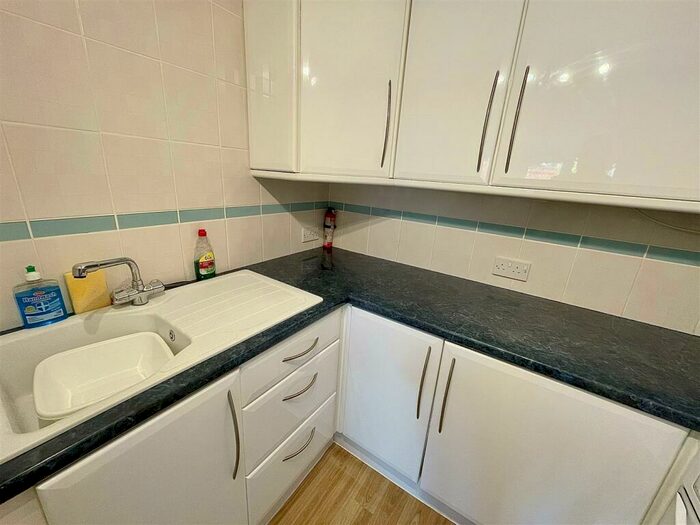 1 Bedroom Retirement Property For Sale In St. Helens Road, Swansea, SA1