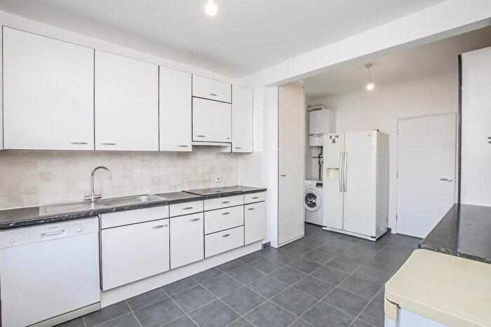 5 Bedroom House To Rent In Woodstock Avenue, Golders Green, NW11