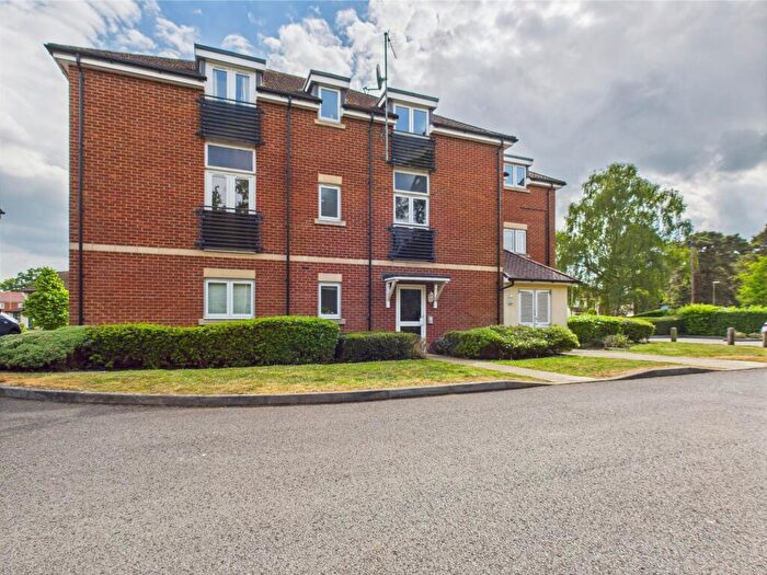 2 Bedroom Flat For Sale In The Den, Tadley, RG26