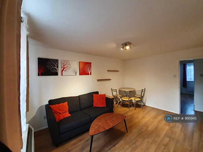 1 Bedroom Flat To Rent In Telegraph Place, London, E14