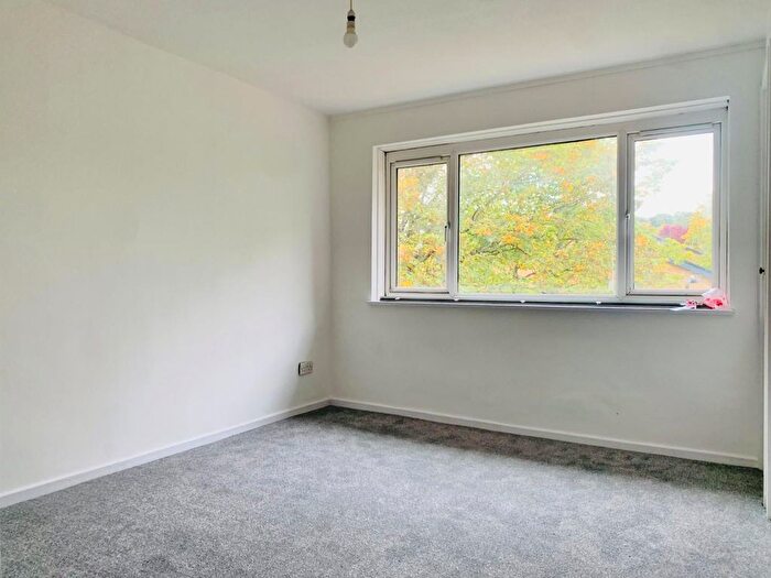 2 Bedroom Flat To Rent In Buckingham Avenue, Perivale, UB6