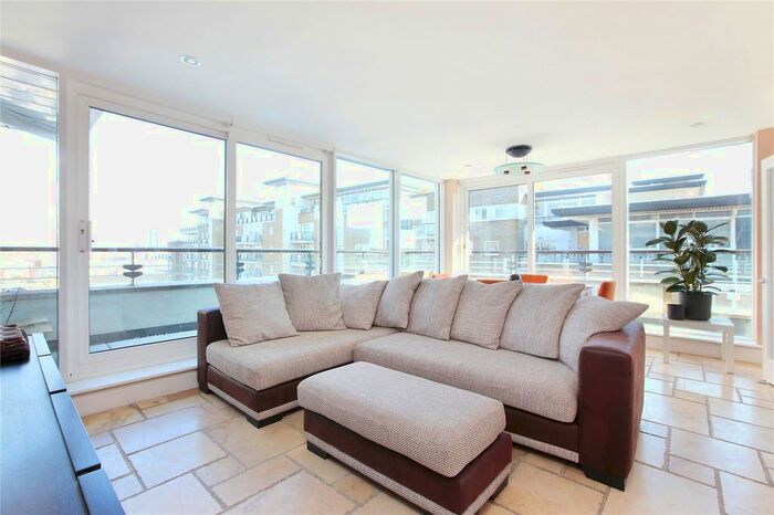2 Bedroom Flat To Rent In Bluewater House, Smugglers Way, SW18