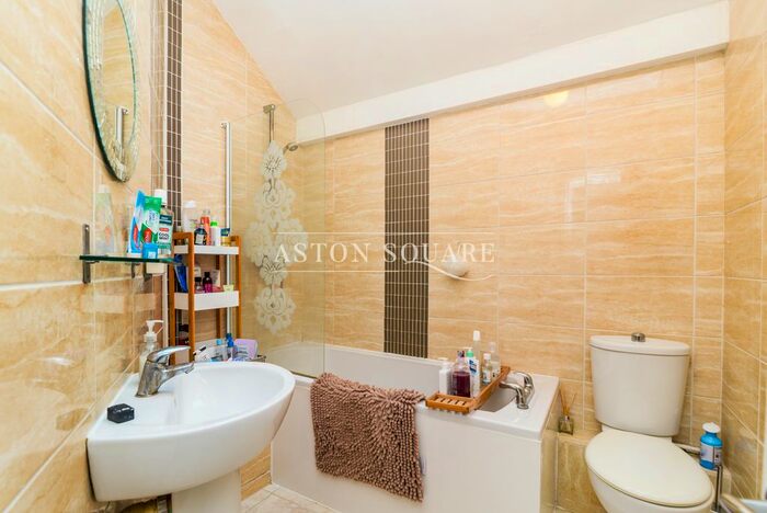 2 Bedroom Flat To Rent In Charterhouse Buildings, London, EC1M