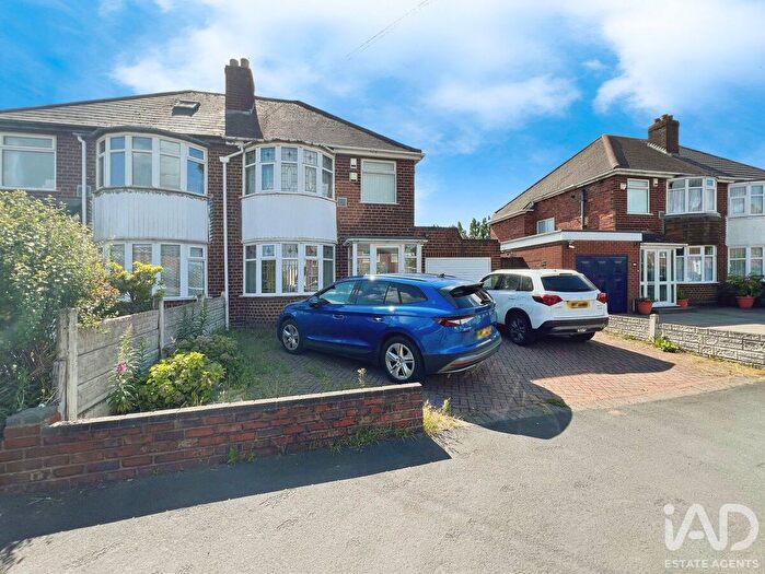 3 Bedroom Semi Detached House For Sale In Cakemore Road, Rowley Regis, B65