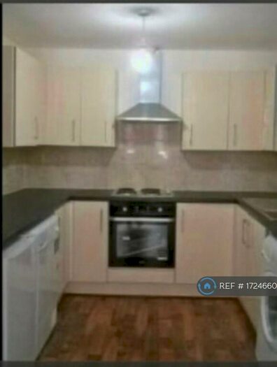 3 Bedroom Flat To Rent In Battenbarg Road, Bolton, BL1