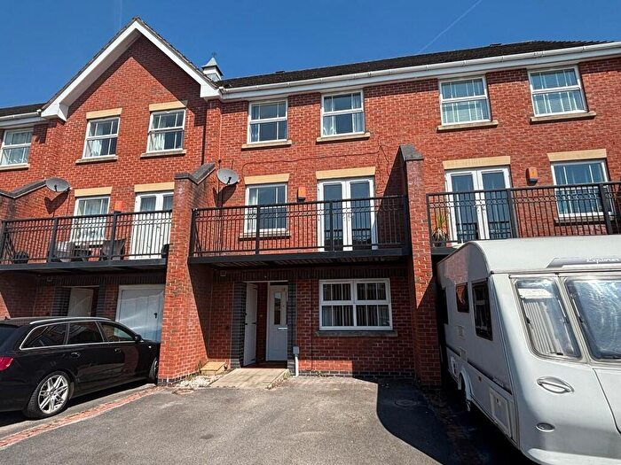 4 Bedroom Town House To Rent In Edgbaston Drive, Trentham, Stoke-on-Trent, ST4