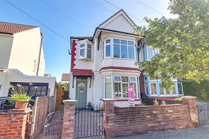 3 Bedroom Flat For Sale In Lord Roberts Avenue, Leigh-on-Sea, SS9