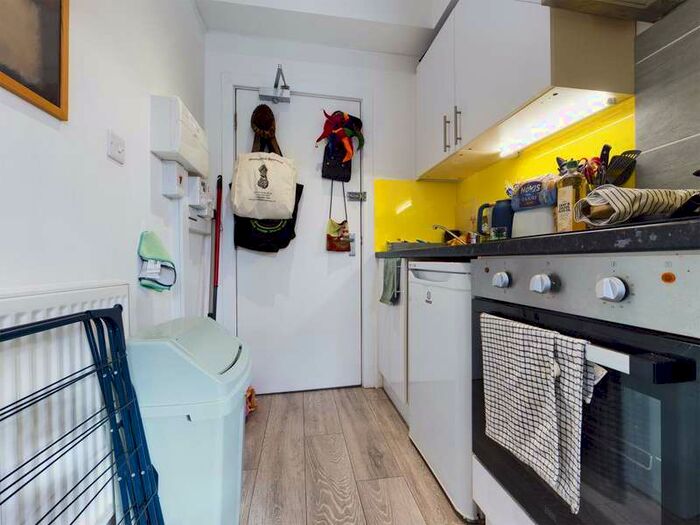 Flat To Rent In St James Street, Brighton, BN2