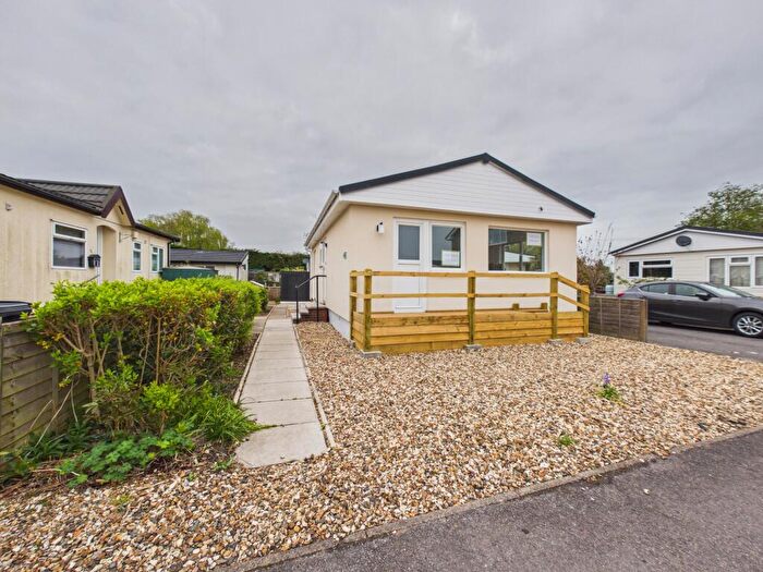 2 Bedroom Park Home For Sale In SherfieldonLoddon, Hook, RG27