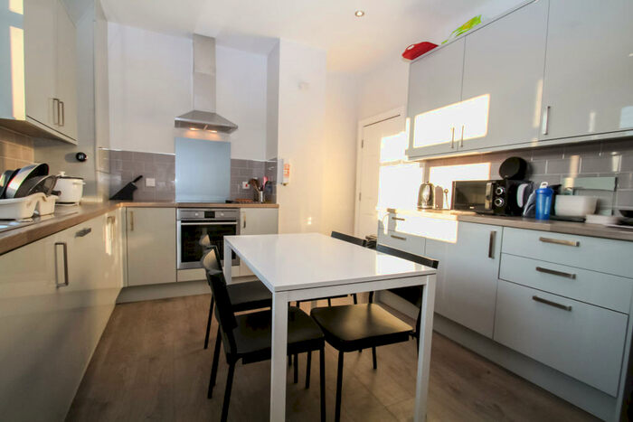 1 Bedroom House To Rent In Room Share - Morris Lane, LS5