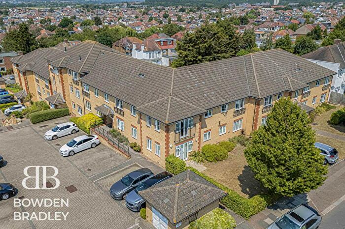2 Bedroom Flat For Sale In Herent Drive, Clayhall, IG5
