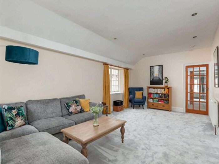 4 Bedroom Detached House To Rent In Gloucester Lane, New Town, EH3