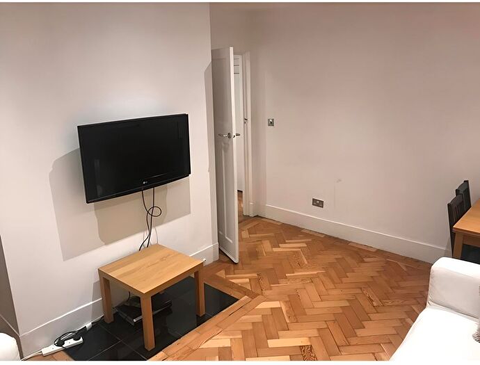 3 Bedroom Flat To Rent In Nelsons Row, Clapham, SW4