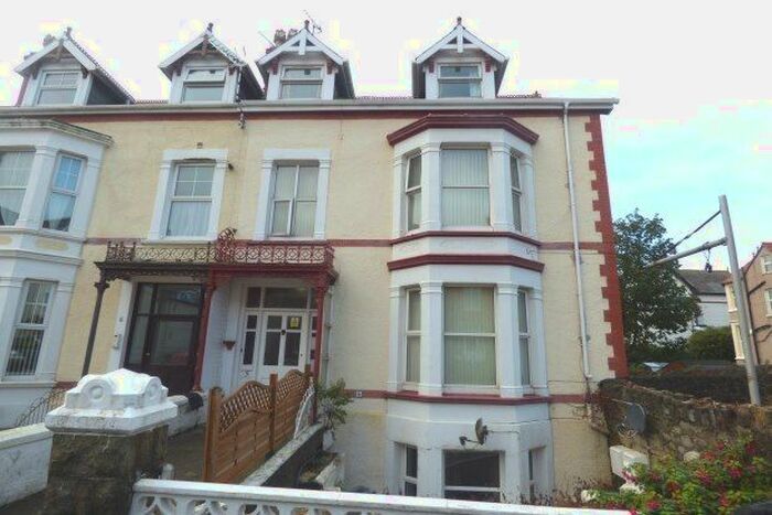2 Bedroom Flat To Rent In York Road, Llandudno, LL30