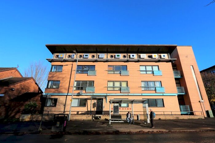 2 Bedroom Flat To Rent In Dumbarton Road, Glasgow, G14