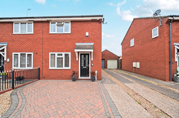 2 Bedroom Semi-Detached House For Sale In The Ridings, Hull, HU5