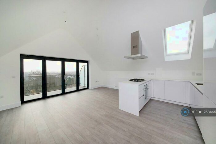 2 Bedroom Flat To Rent In Downsview Road, London, SE19