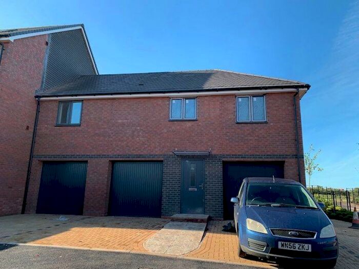 2 Bedroom Coach House To Rent In Murch Rise, Exeter, EX1