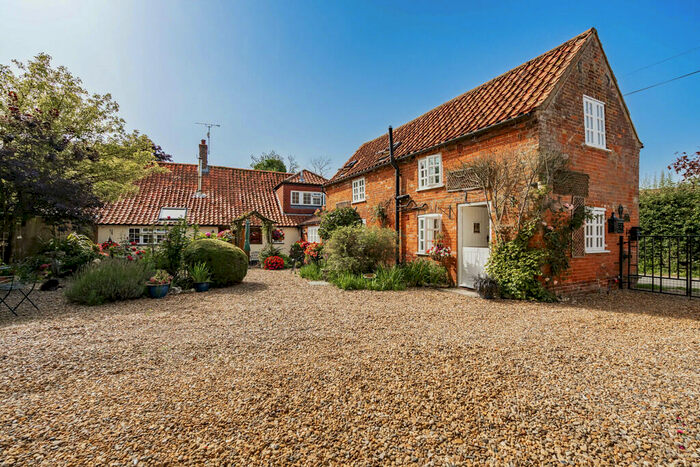 5 Bedroom Semi-Detached House For Sale In The Street, Beeston, PE32