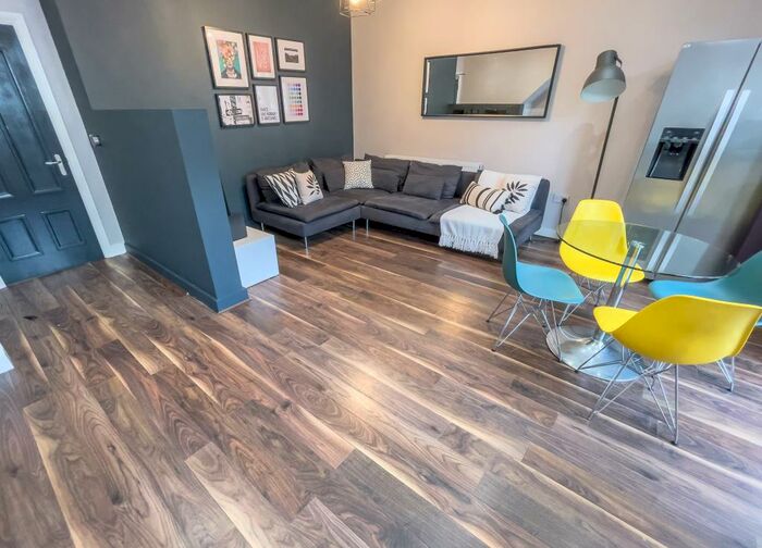 6 Bedroom Terraced House To Rent In Esher Road, L6